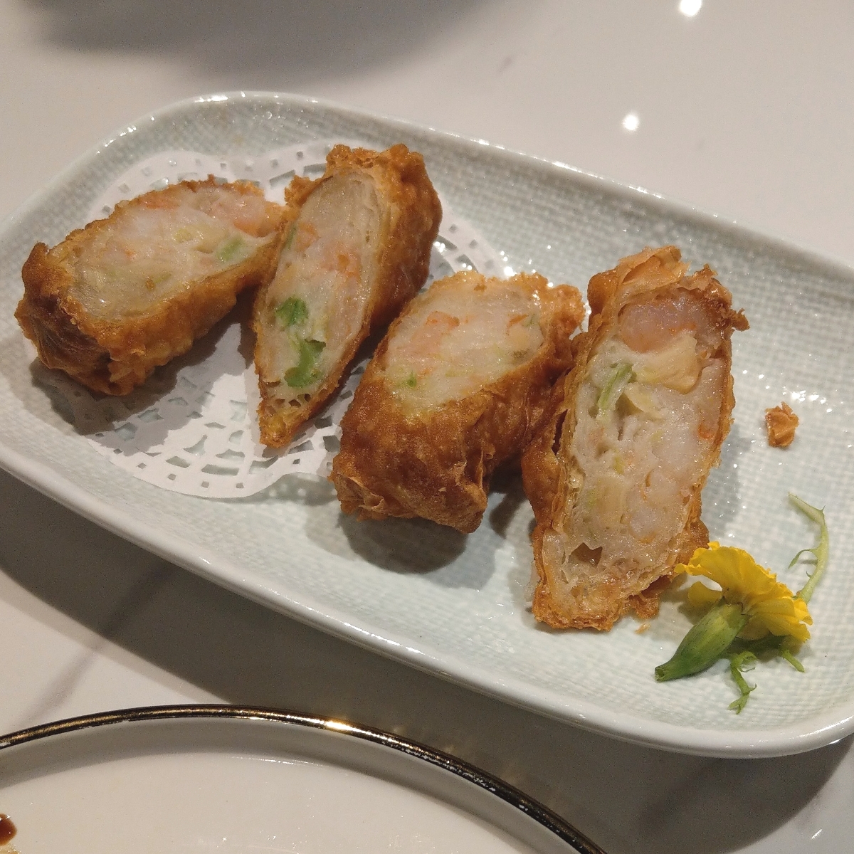Meal image of 點八粵 忠孝店: 脆漿鮮蝦腐皮捲 $138
非常小份…
裡面有蝦仁 但吃不太出來它的價值感 shot by IN老師