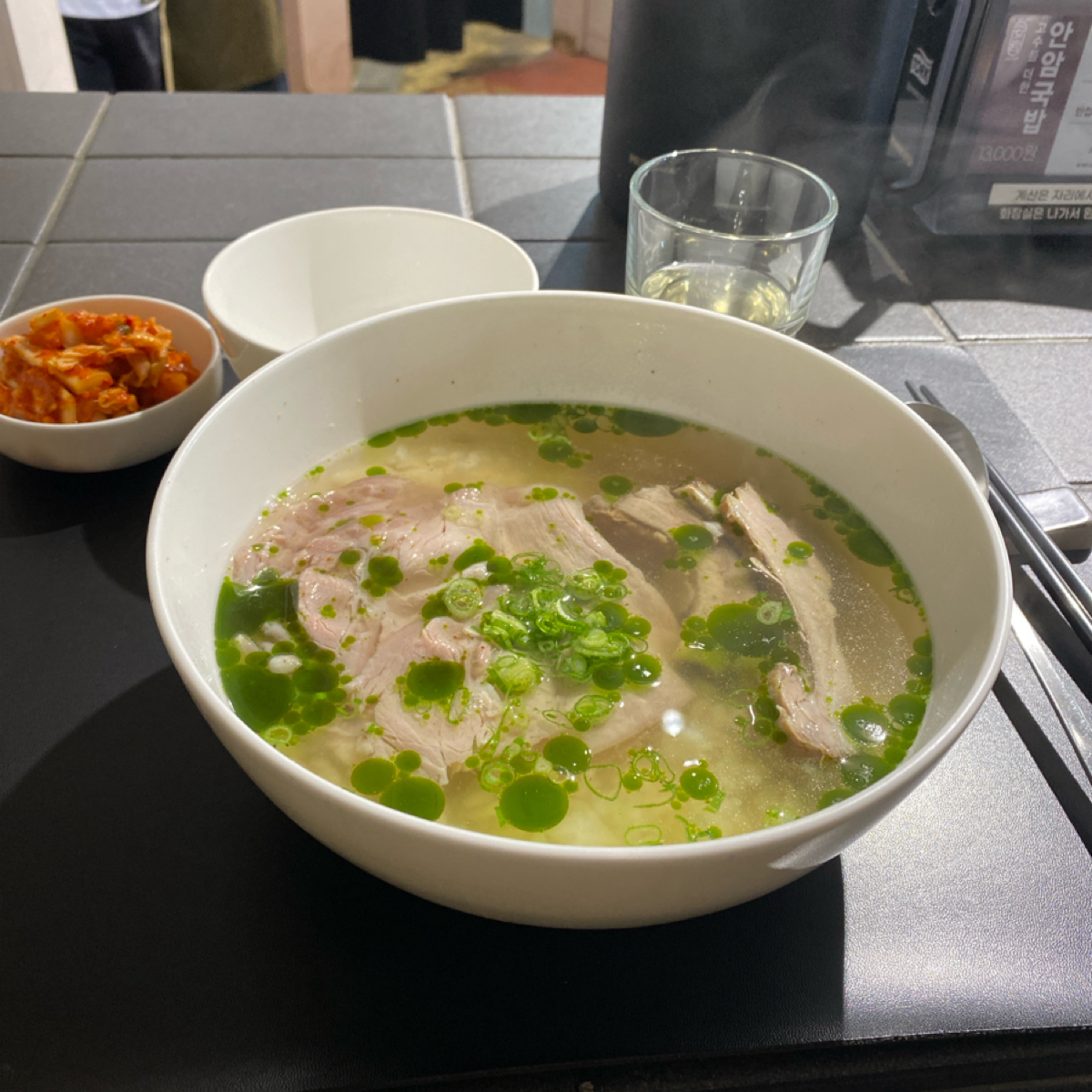 Meal image of Anam 안암: 浮在湯上面的油有一點點辣辣的很特別 shot by wei