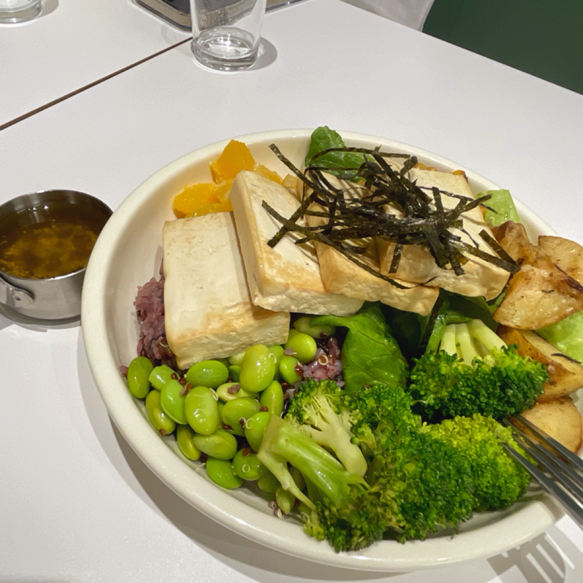 果実法式輕食碗 Growth balanced bowl のレストランの写真： bymio 