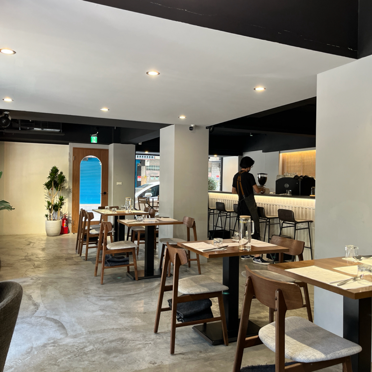 memo café の雰囲気の写真：店內空間，稍早所以沒什麼人。中午就瞬間客滿了 by阿官 