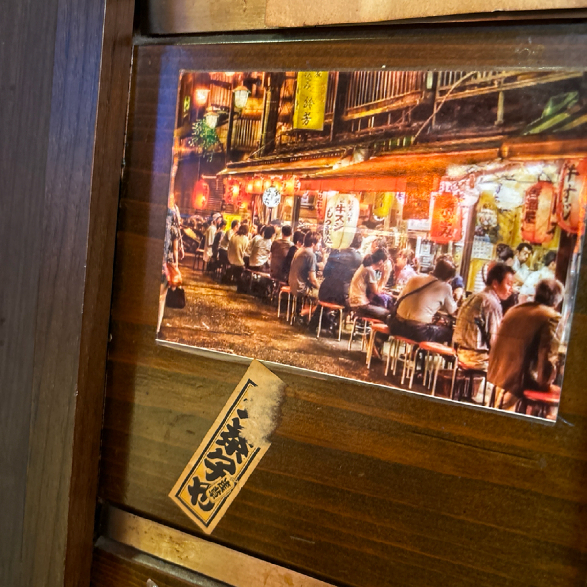 Suzuyoshi 🍻 鈴芳 居酒屋 🍺 Hoppy Beer 淺草 の雰囲気の写真：As we sipped on the restaurant&#39;s signature craft b by2QT2BSTR8 