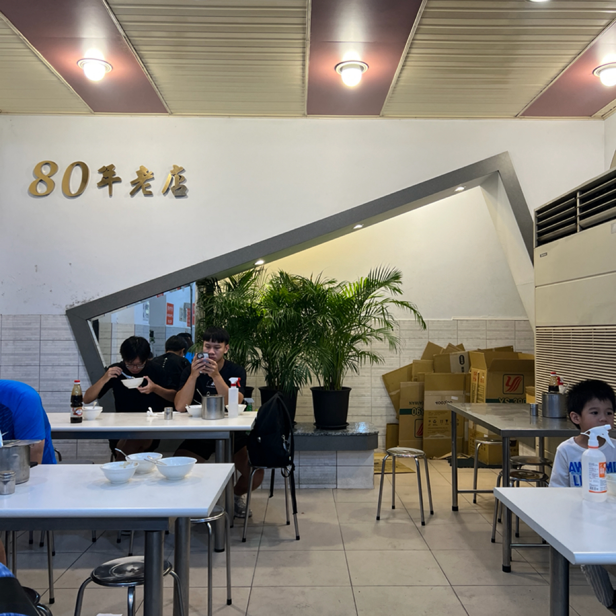 Vibe image of 台中肉員:  shot by Lindadada