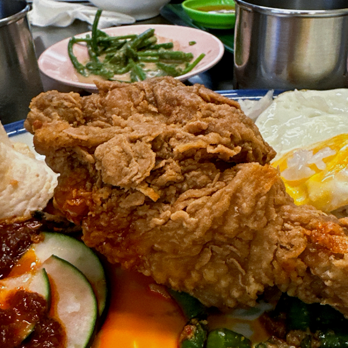 Meal image of 面對面: 大雞腿椰漿飯 $209

是店內的每日限量料理，就是大雞腿飯的感覺，雞腿非常大，外皮酥脆裡面多汁，而 shot by 阿波卡