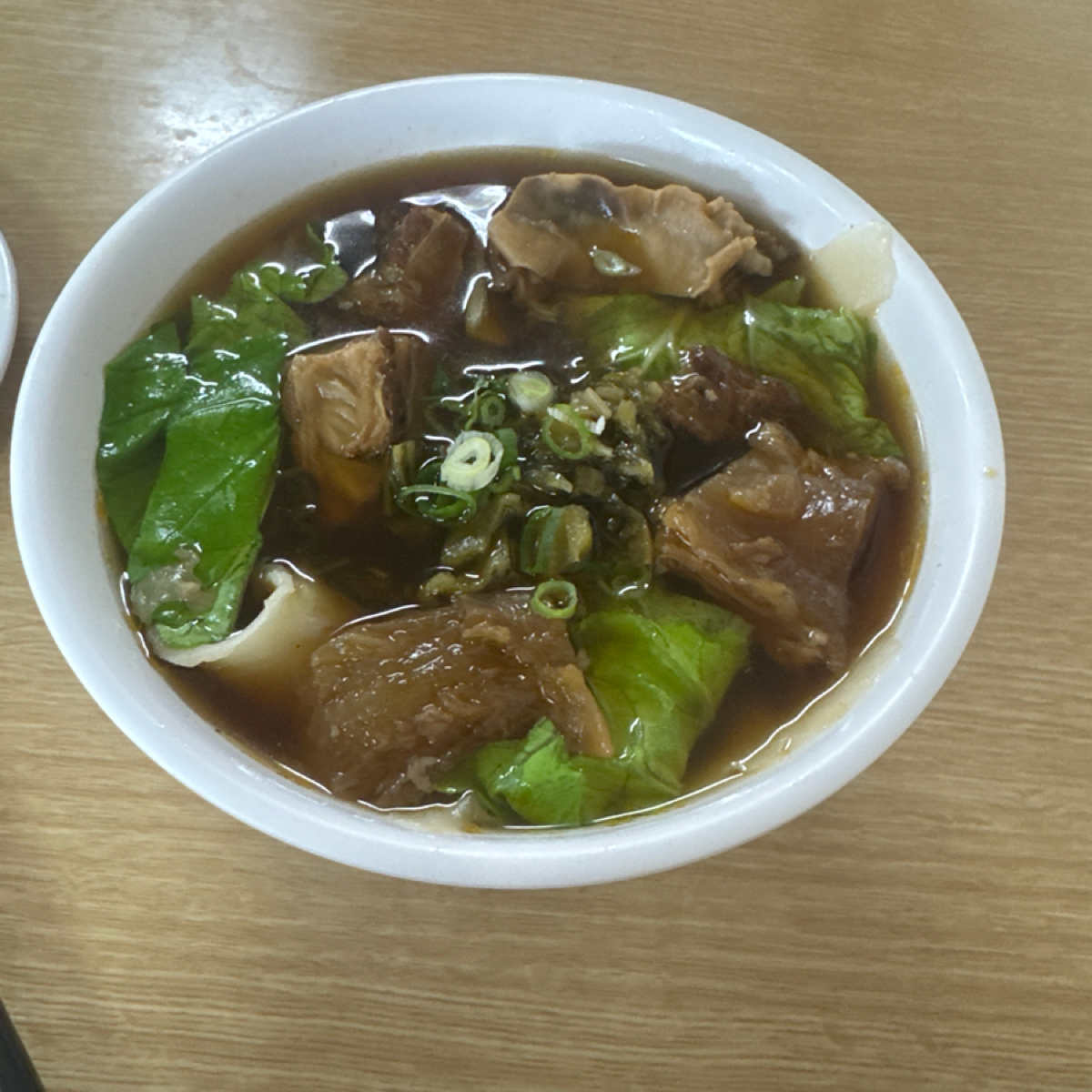 難得美食刀削麵 のレストランの写真：半筋半肉牛肉麵小碗 by食、動、健康 