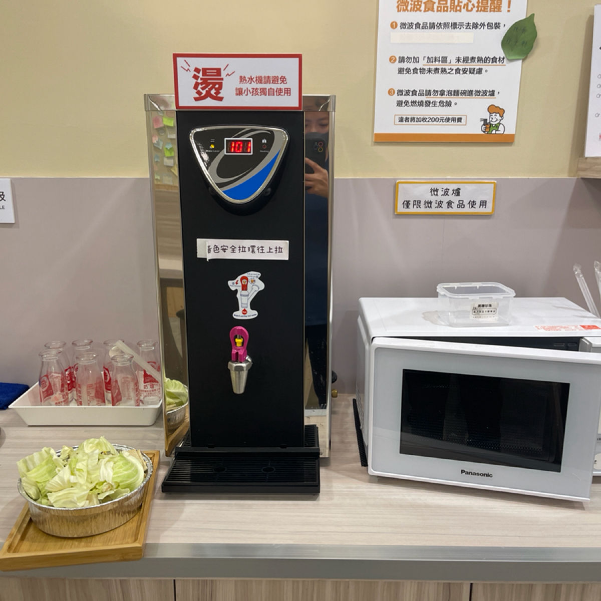 24H韓金智能拉麵 小港平治店 的外觀氛圍圖片： 由藍說 拍攝