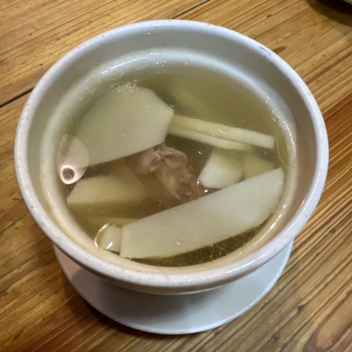 Meal image of 采岳軒重慶抄手麵食: 綠竹筍雞湯(季節) NT$75 shot by Freddy Liu