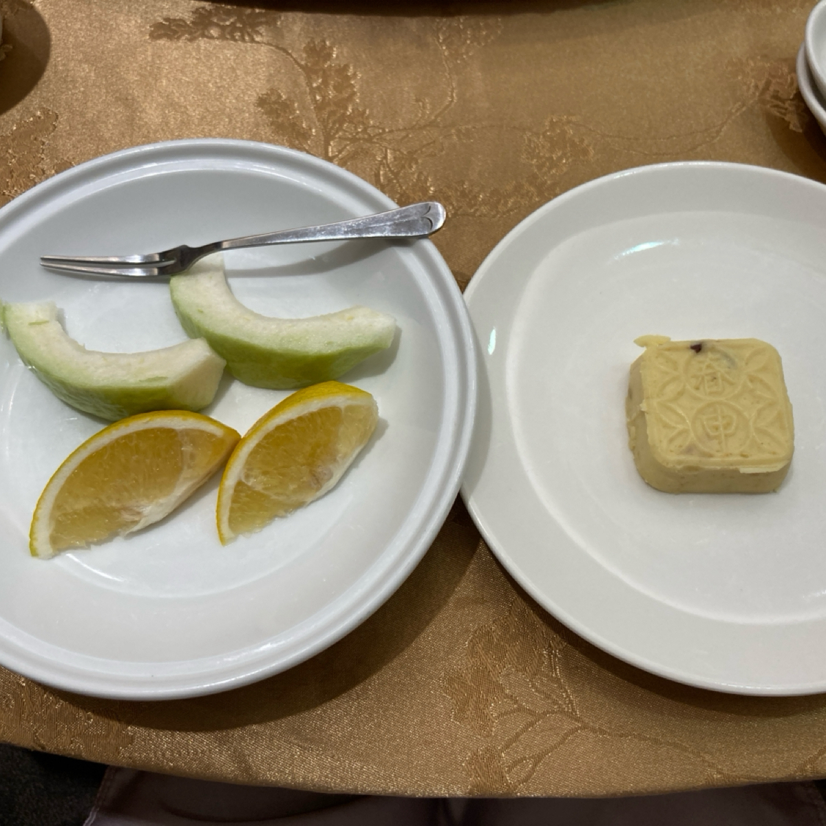 Meal image of 春申食府: 寶島水果盤、甜點綠豆糕 shot by 小蛙