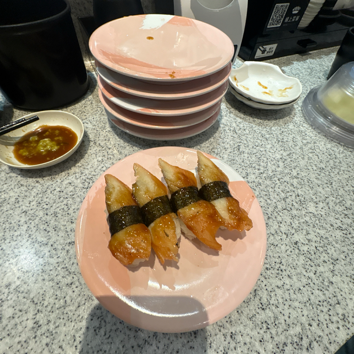 爭鮮迴轉壽司 中壢家樂福店 的餐點圖片：蒲燒星鰻🍣 由Yu Wen o(｀ω´ )o 💫 拍攝