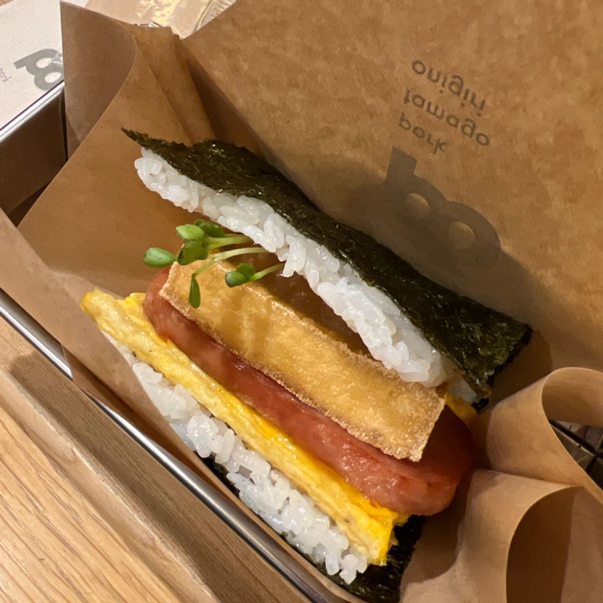 Meal image of ポーたま 那覇空港国内線到着ロビー店: 島豆腐飯糰700日圓 shot by 七咪