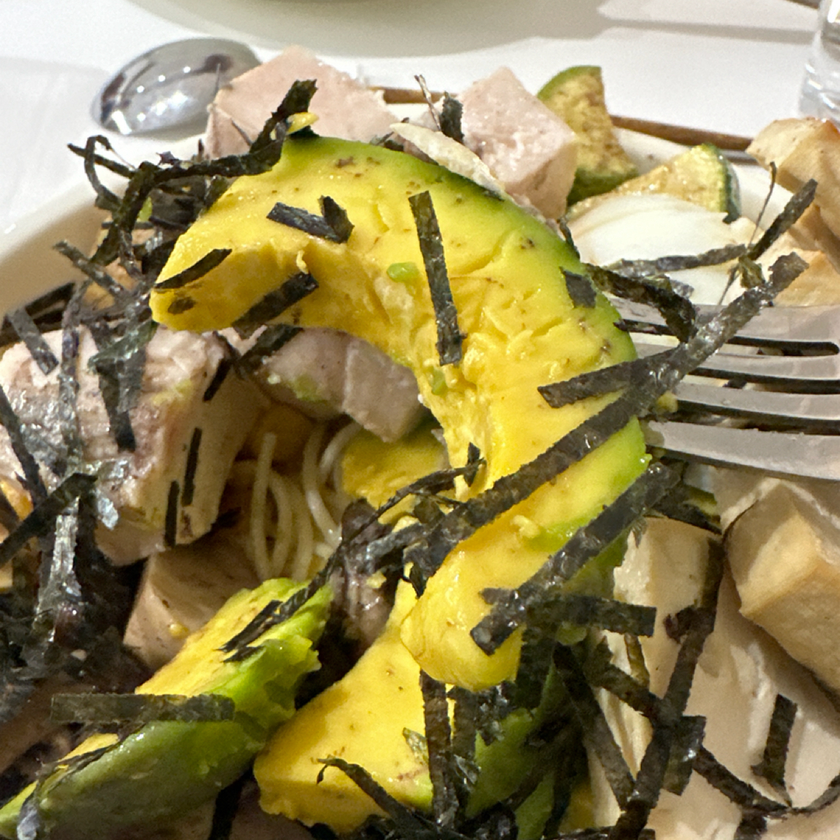 果実法式輕食碗 Growth balanced bowl のレストランの写真：酪梨🥑

非常大塊，而且總供給了差不多「整整半顆」的酪梨，不像其他店家只會提供少少幾片薄片 by阿波卡 