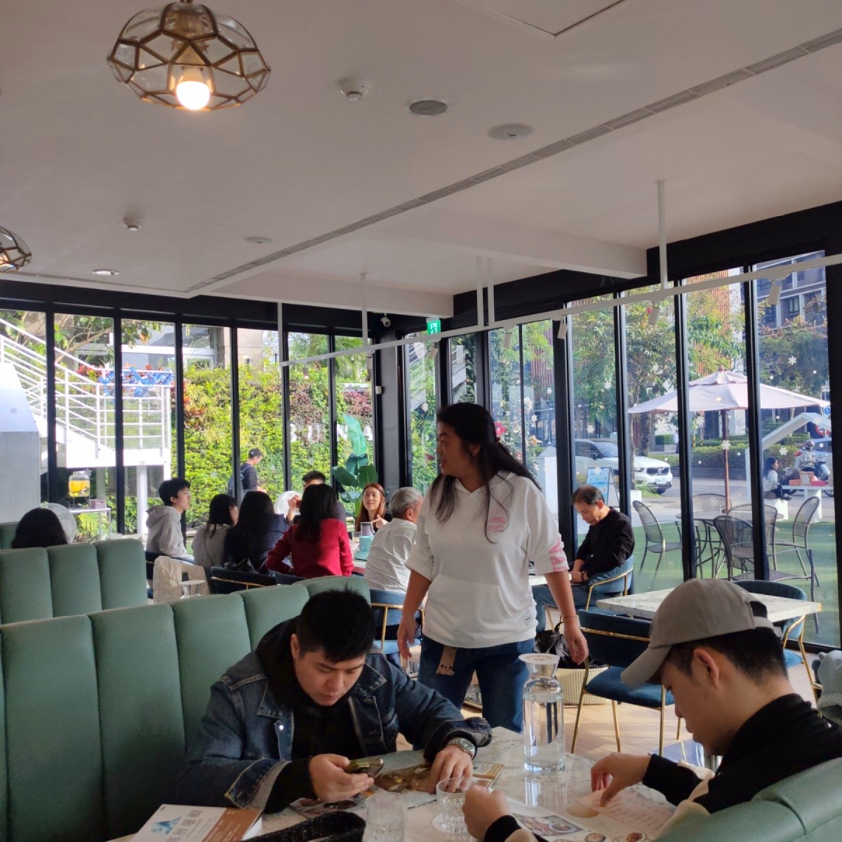 BUNA CAF&#39;E 布納咖啡館 內湖店 的外觀氛圍圖片：🍴 用餐環境✨ 由臉書搜尋花貴賓皮蛋 拍攝