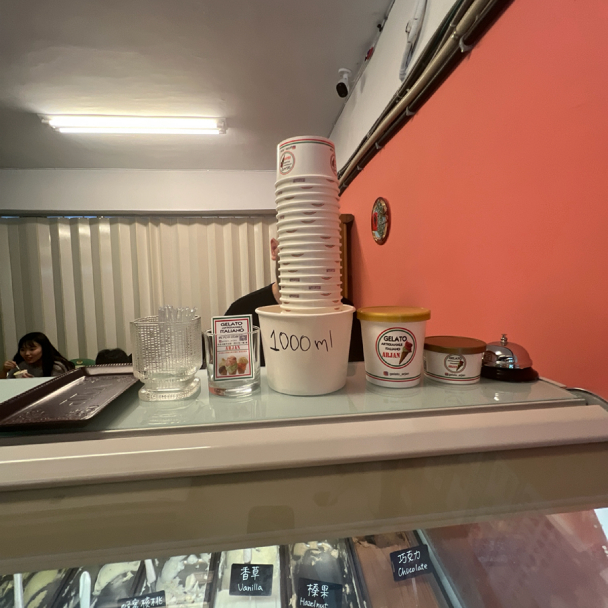 阿洋義式冰淇淋 GELATO ARJAN 的外觀氛圍圖片：尺寸 由動吃動吃動吃 拍攝