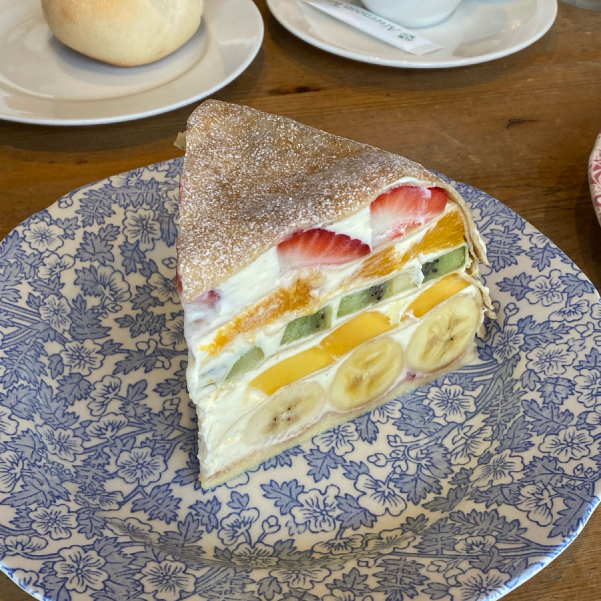 Meal image of アフタヌーンティー・ラブアンドテーブル 表参道: ▪️Fruits Fruits Mille Crepe ¥2076
（千層皆可選一杯茶飲） shot by 阿鈴s食