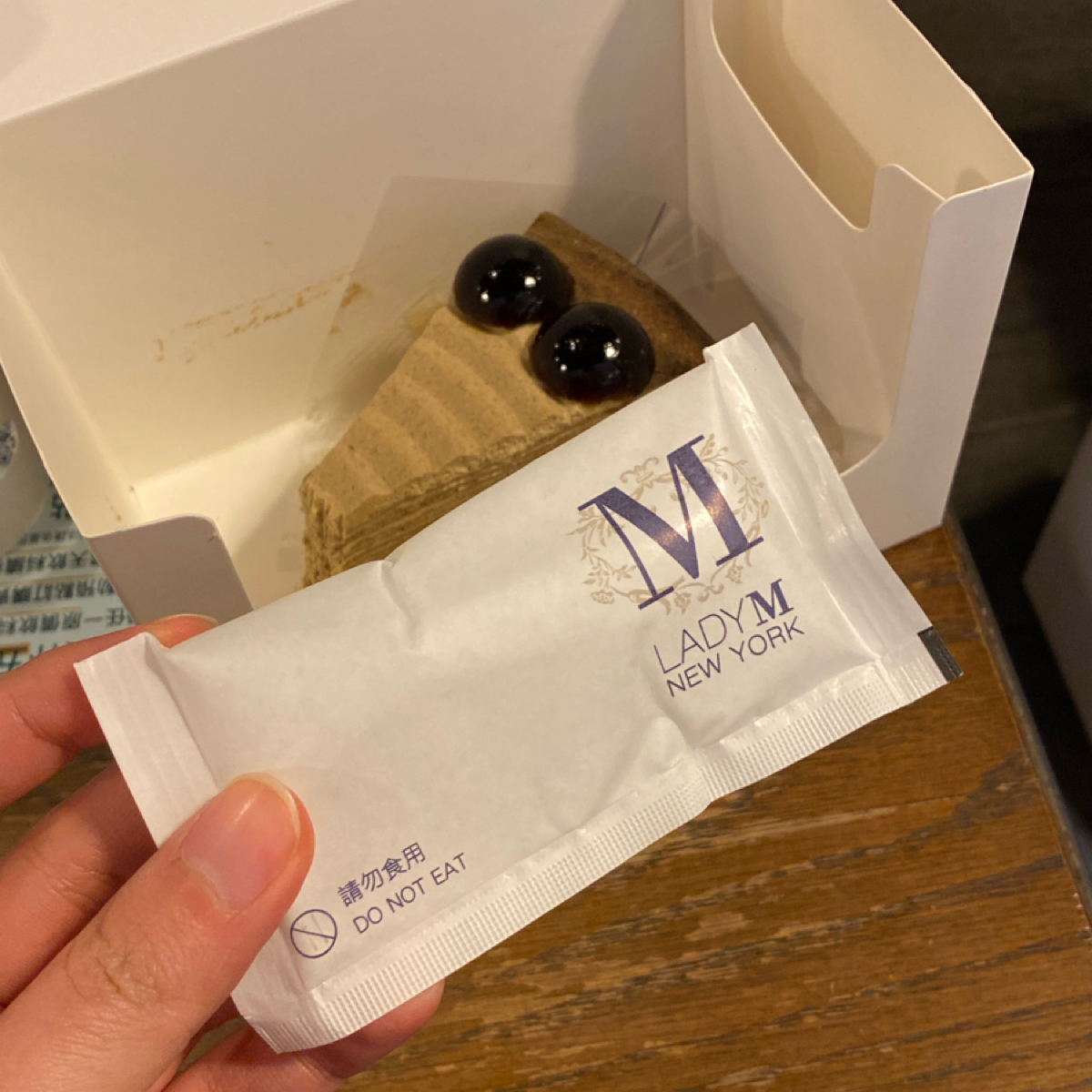 Lady M 遠百板橋店 的餐點圖片：包裝都有保冷劑 由阿鈴s食 拍攝