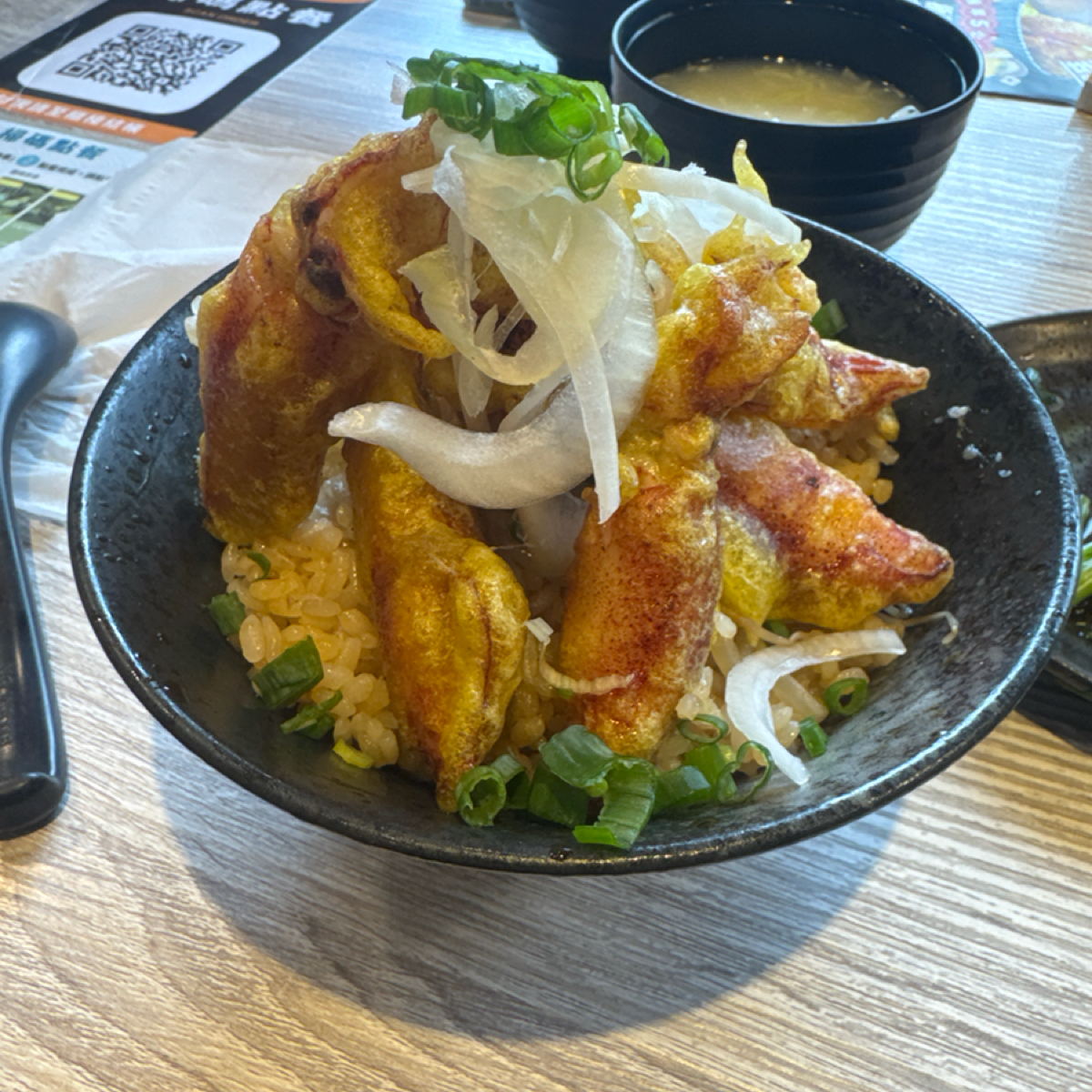 Meal image of 牛匠太郎x直火炙燒丼飯 花蓮店: 酥炸小卷丼飯 shot by 食、動、健康