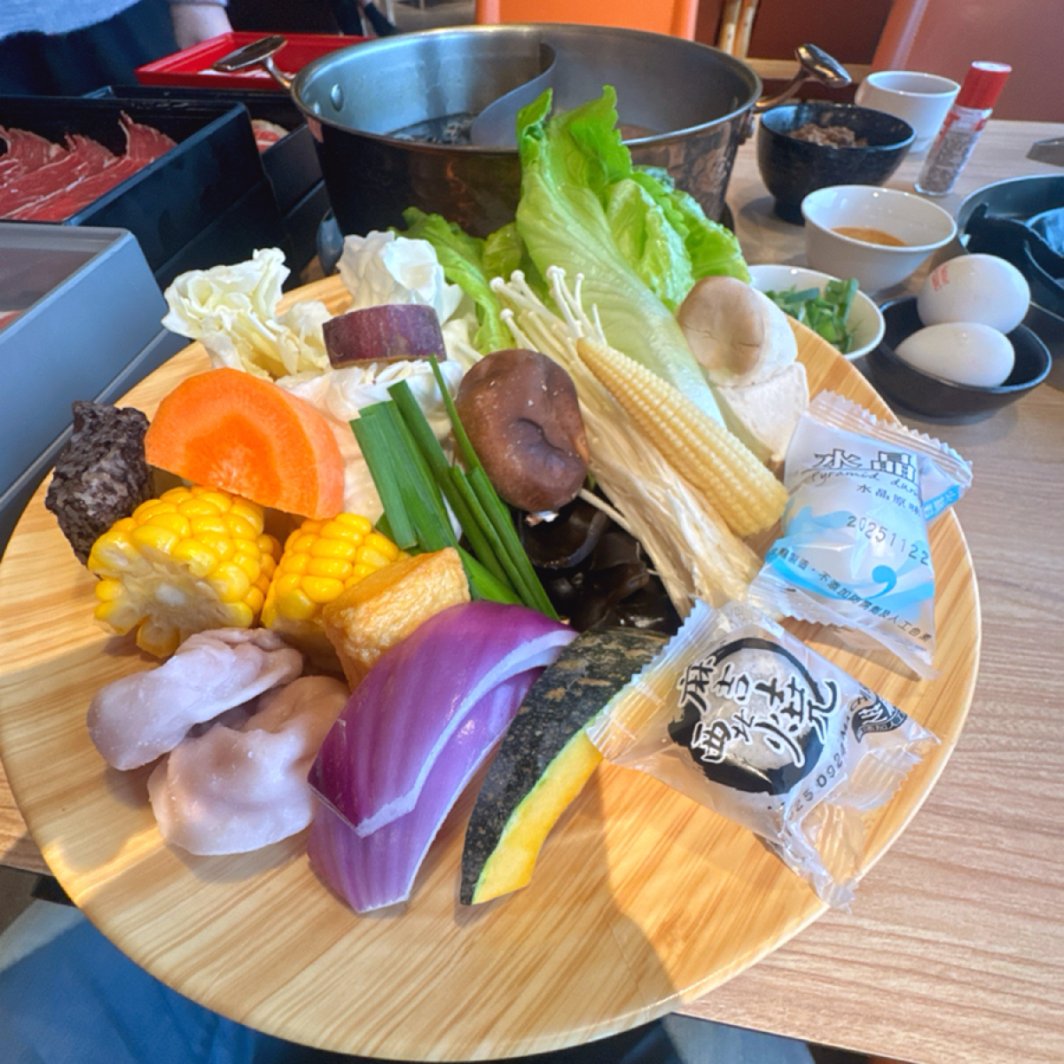 Meal image of 樂禾町壽喜燒吃到飽: 自製菜盤 shot by 跟著小胖吃胖胖