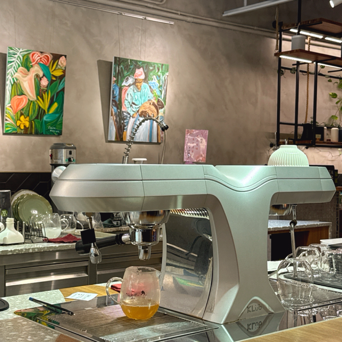 Vibe image of Wangtea Lab: 原葉機萃茶 shot by Ana