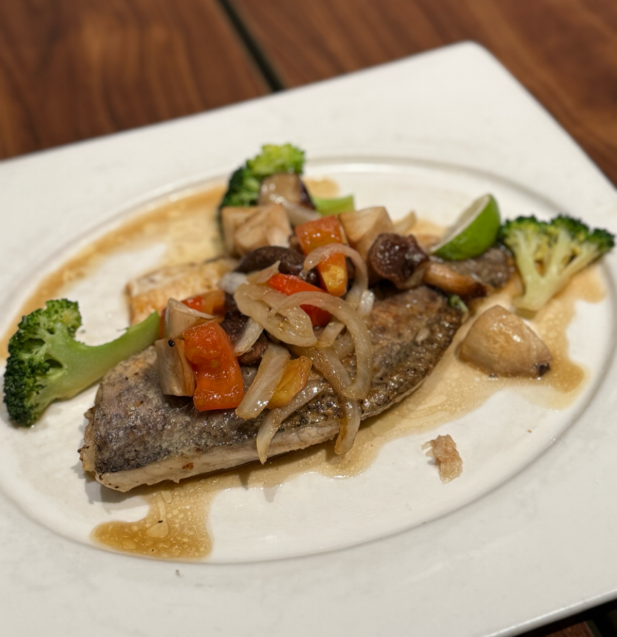 Meal image of Skylark 洋食‧芳鄰 士林中山北店: 香煎鱸魚排佐檸檬奶油醬 $450 shot by 阿波卡