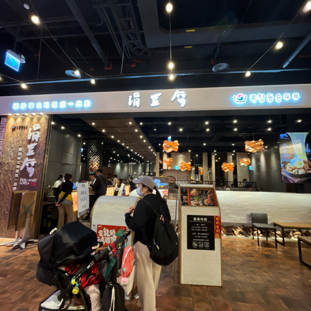 Vibe image of 涓豆腐 台中文心秀泰店: 這一小鍋隔壁 shot by 漂釀美眉