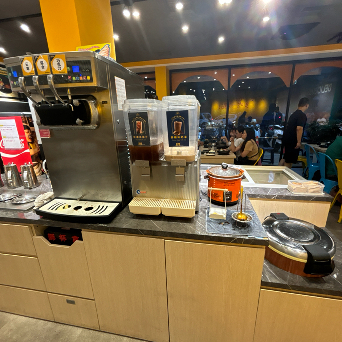 Meal image of 攪攪風味小火鍋 桃園八德店: 飲料 霜淇林機 shot by 米妮