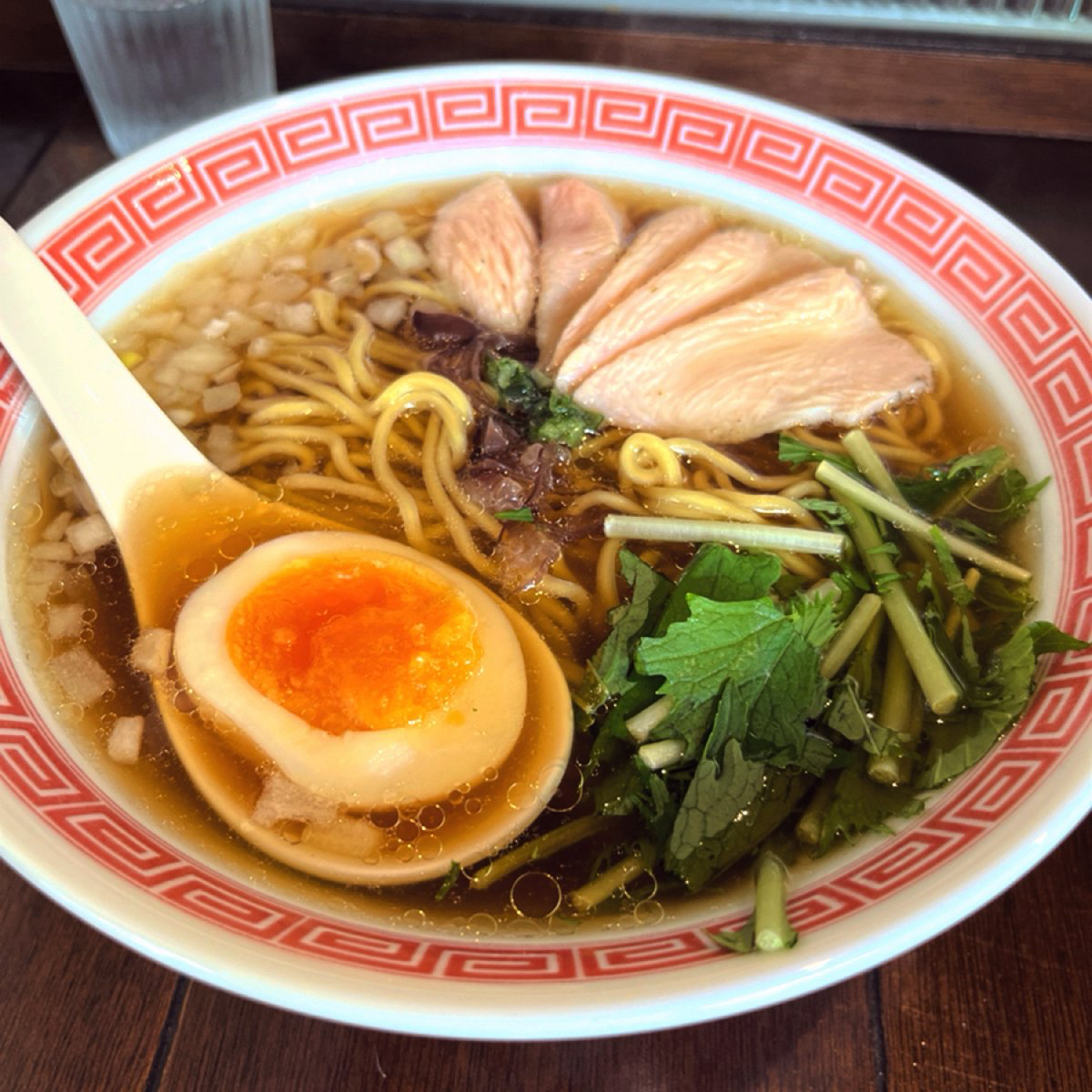 麵試十一次 錦州店 的餐點圖片：我的醬油雞湯麵，好吃！ 由阿官 拍攝