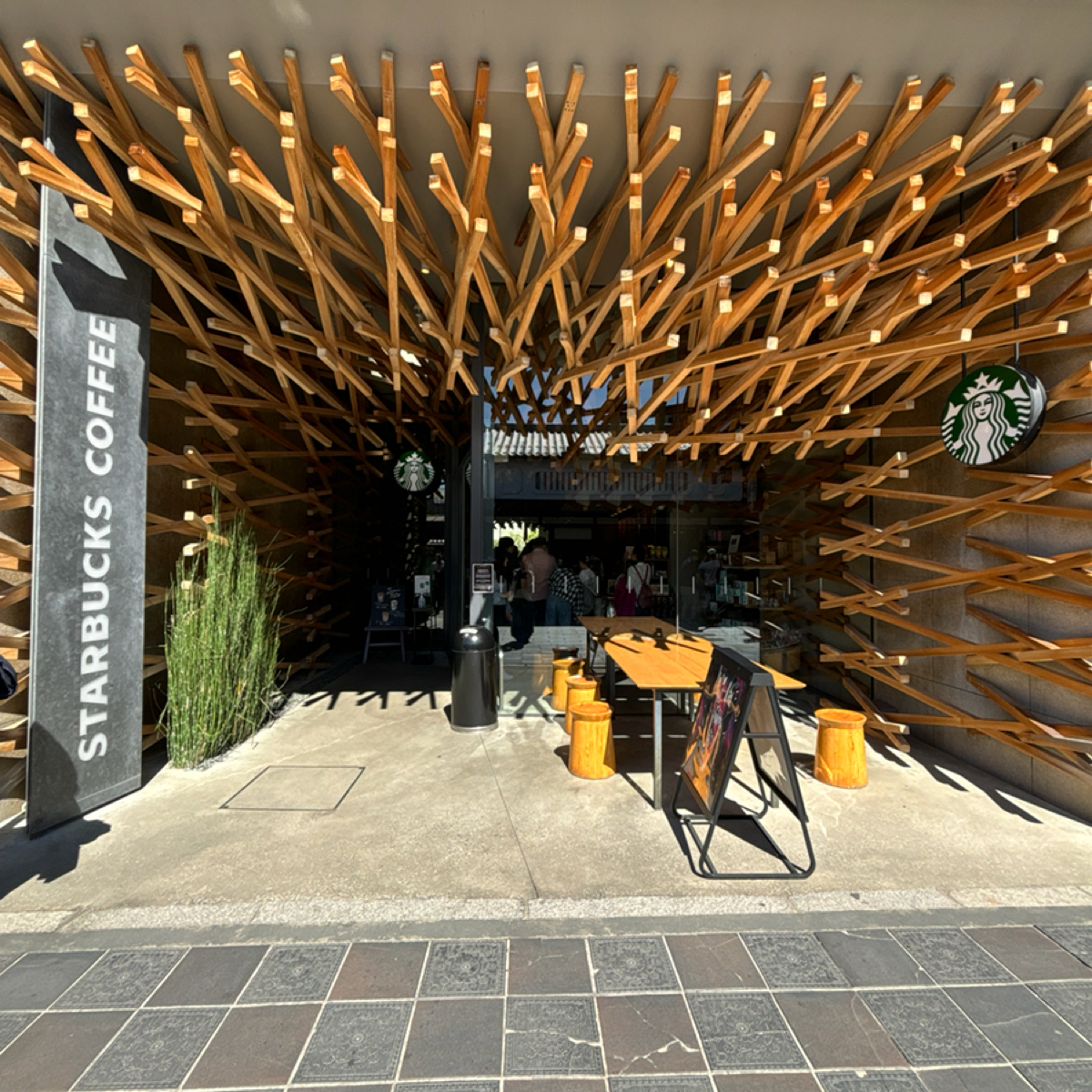 Vibe image of STARBUCKS 太宰府天満宮表参道店:  shot by 秋桑