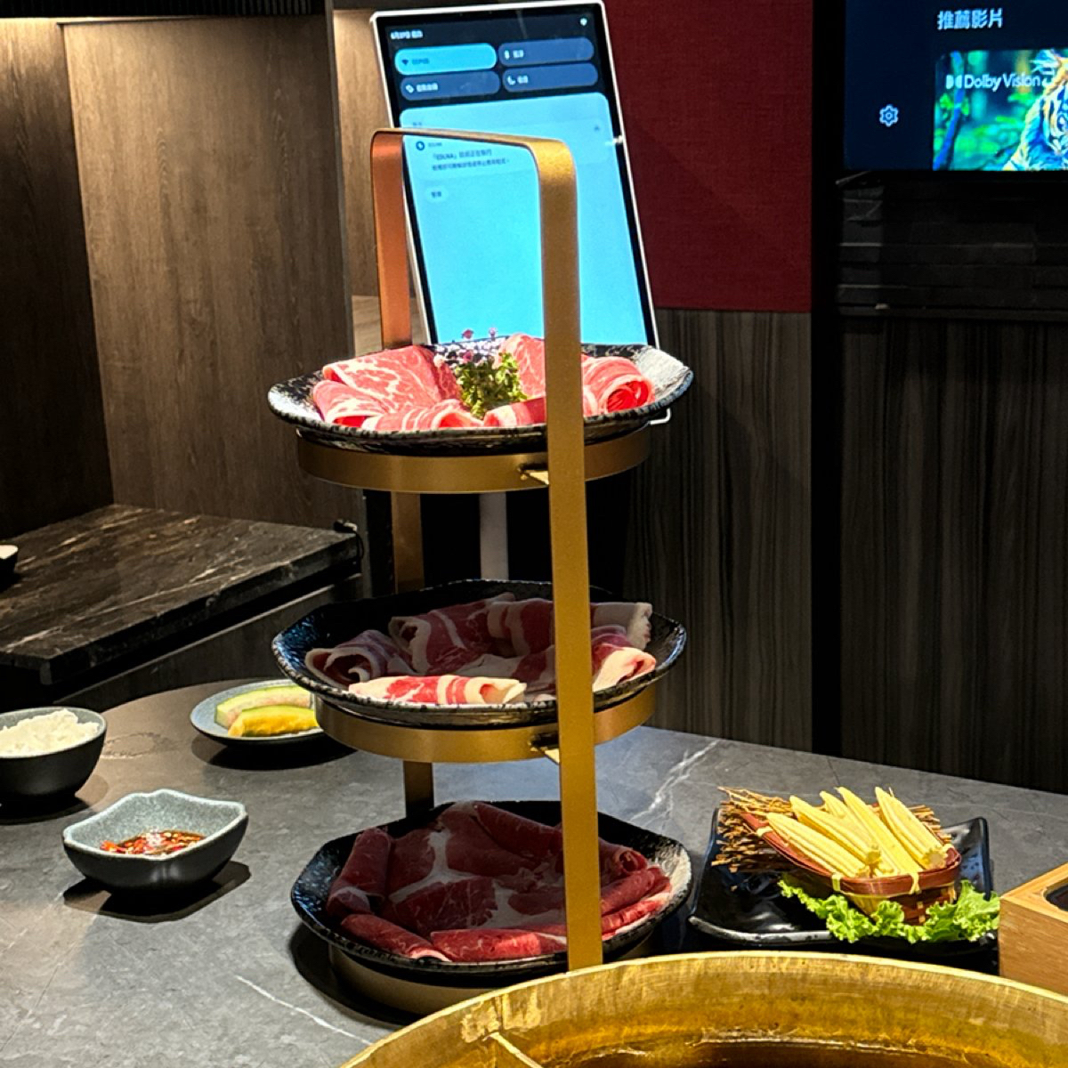 湊湊火鍋•茶憩 大巨蛋店 的餐點圖片：三拼牛魔王可點！有會員卡更便宜 由飲料王 拍攝