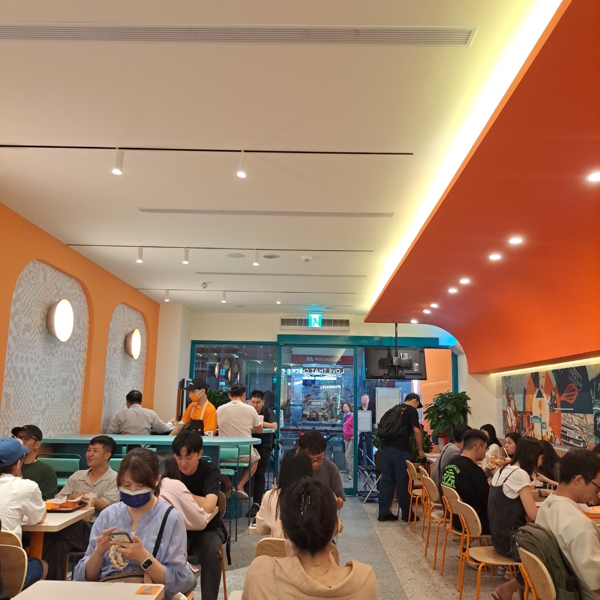 Vibe image of Popeyes Chicken 台北許昌店:  shot by Year