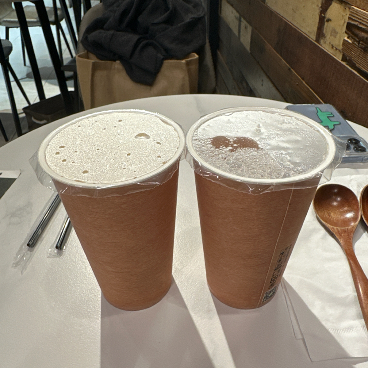 Meal image of 肥豚屋豬排食堂: 飲料是用封口杯裝，如果用玻璃杯質感會好些，但是是好喝的 shot by wiewieeater