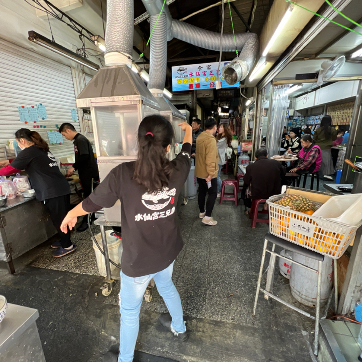 水仙宮三兄弟魚湯 の雰囲気の写真：廚房座位 by動吃動吃動吃 