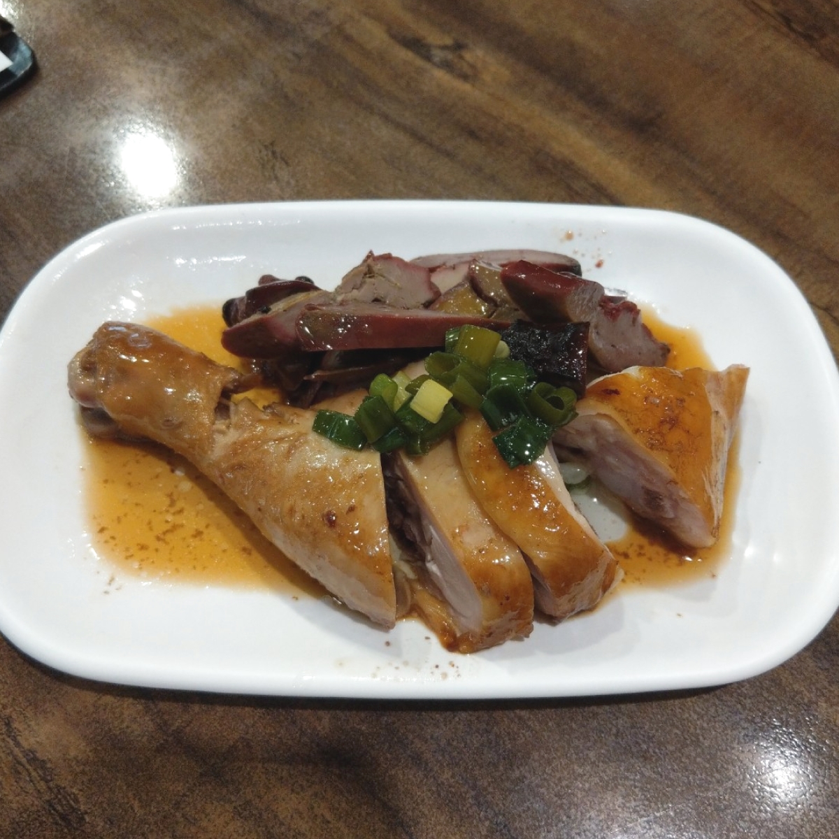 Meal image of 老友記: 自選雙拼撈麵 $165
（一樣是先上肉盤）
有7種肉可以自選 
這盤是油雞+鴨肝
油雞是基本款了，味 shot by IN老師