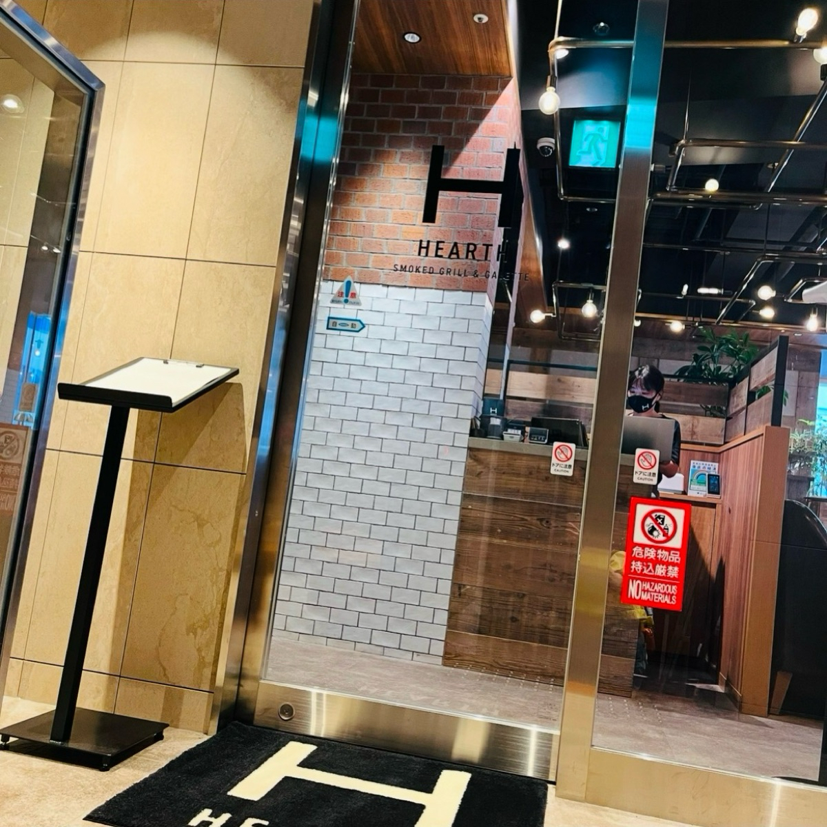 HEARTH SMOKED GRILL &amp; GALETTE 池袋店 的外觀氛圍圖片：外観 由はらぺこちゃん 拍攝