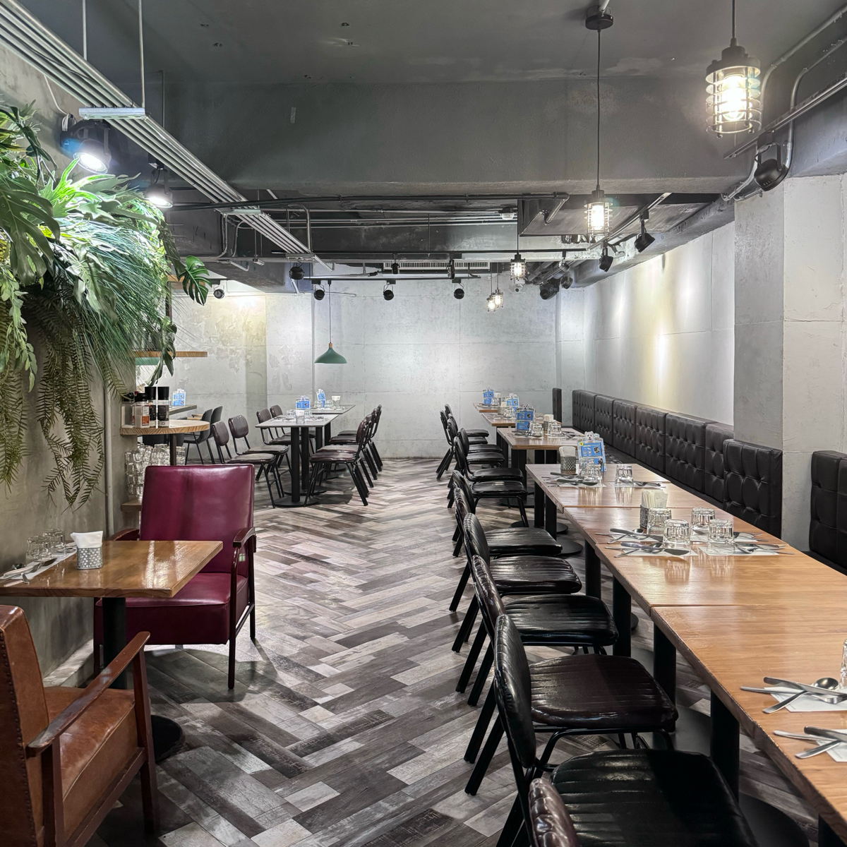 Vibe image of 舒曼六號餐館 小巨蛋南京店: 地下室座位 shot by Ina