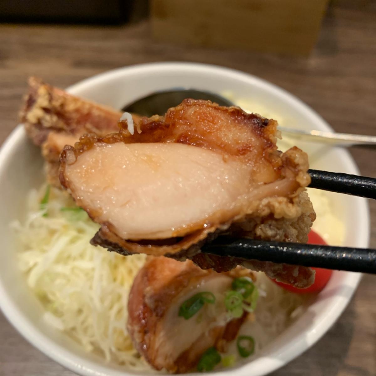 Meal image of 奧特拉麵Ramen Ultra 微風台北車站店: 另點了迷你南蠻炸雞丼，炸雞表現佳且不過油，南蠻醬味酸甜，滿適宜沾用。 shot by Food Scouter
