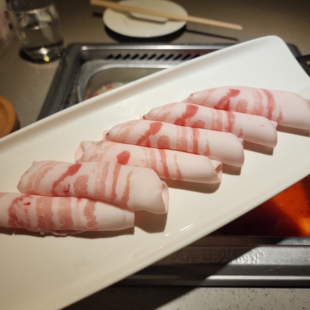 Meal image of 海底撈火鍋 板橋店: 五花豬肉 shot by SINCIH