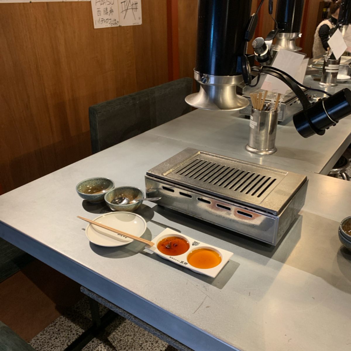 Vibe image of 焼肉ホルモン　黒野 なんば店: カウンター shot by shoko