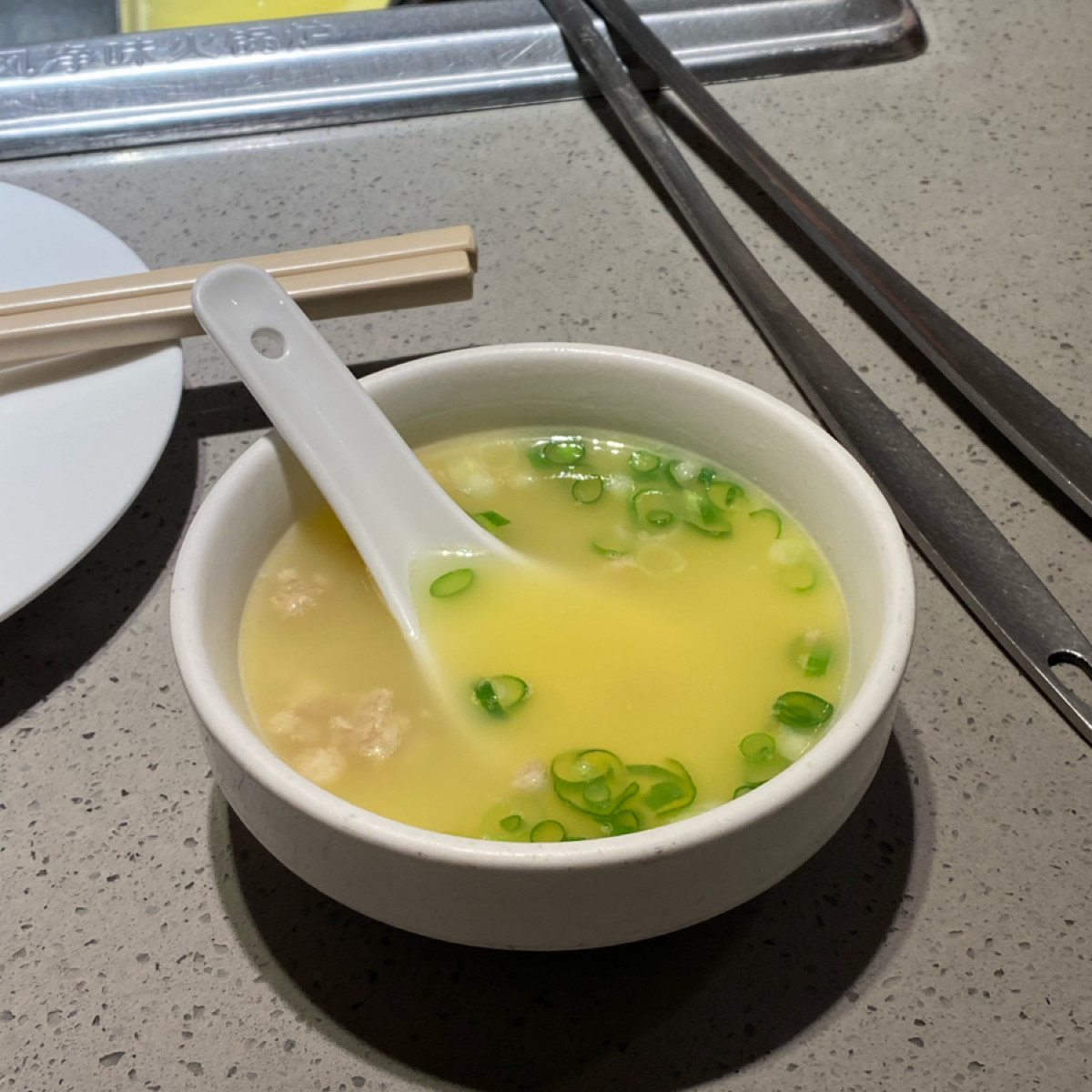 Meal image of 海底撈火鍋 板橋店: 店員都會幫盛第一碗湯 shot by 阿鈴s食