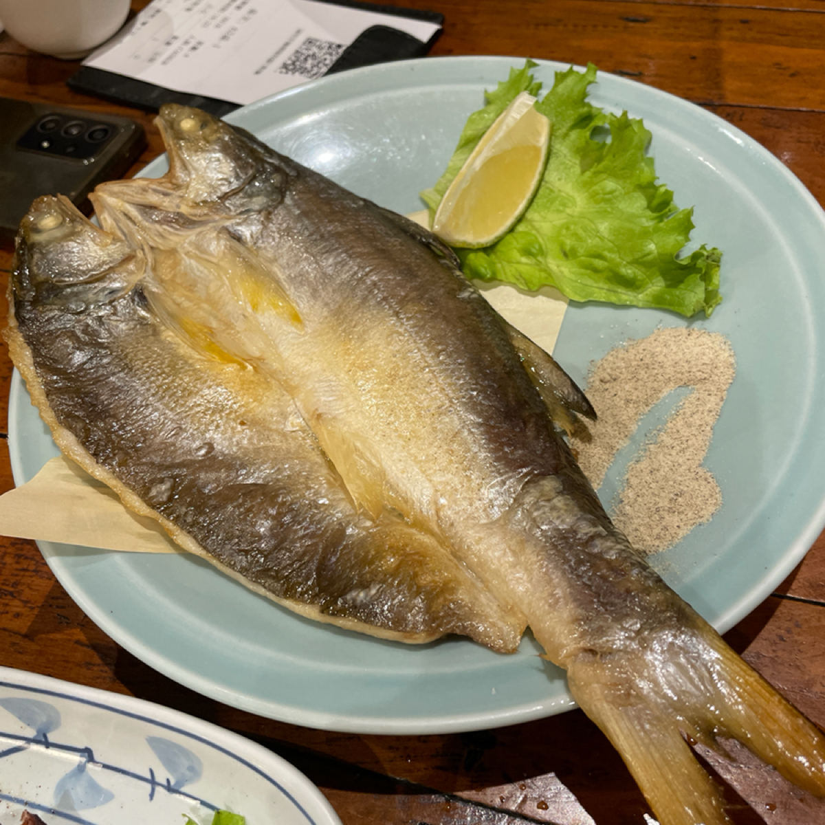 Meal image of 港町十三番地 雙十店: 烤一夜干
雖然說是一夜干，但我們點的是「烤一般」的程度，所以比較像是烤魚而不像是烤魚干。 shot by 一刻又一嗑