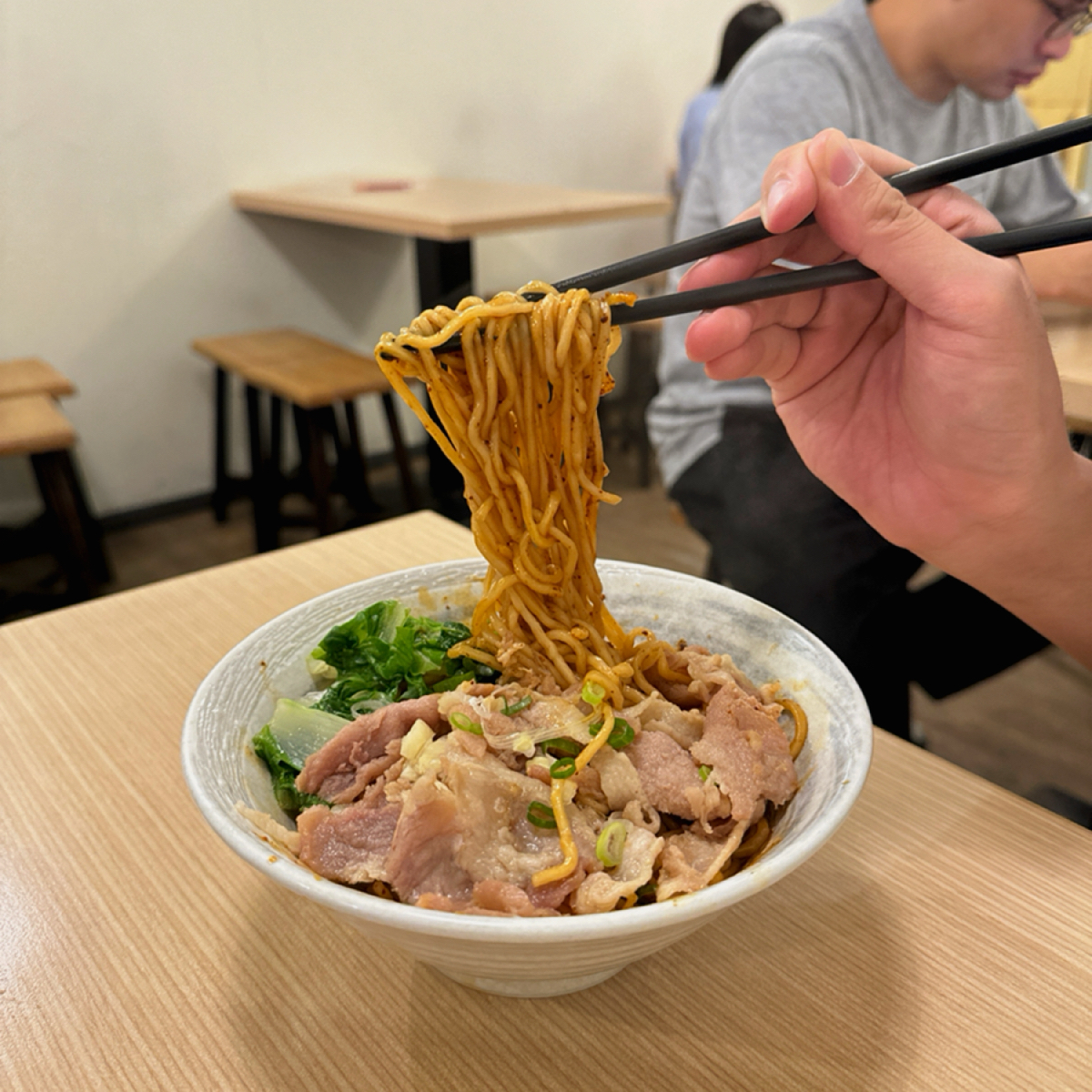 Meal image of 五九麵館: 五九招牌麵（辣），其實不算辣，只是偏麻；搭配豬五花 shot by Jacker