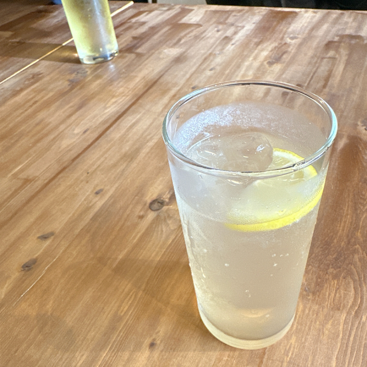 野毛食所 のレストランの写真：🍹薑汁汽水

加上檸檬片之後，中和掉了原本薑汁的辣感，讓整杯飲料變成了非常解膩的清涼汽水。幾口定食 by阿波卡 