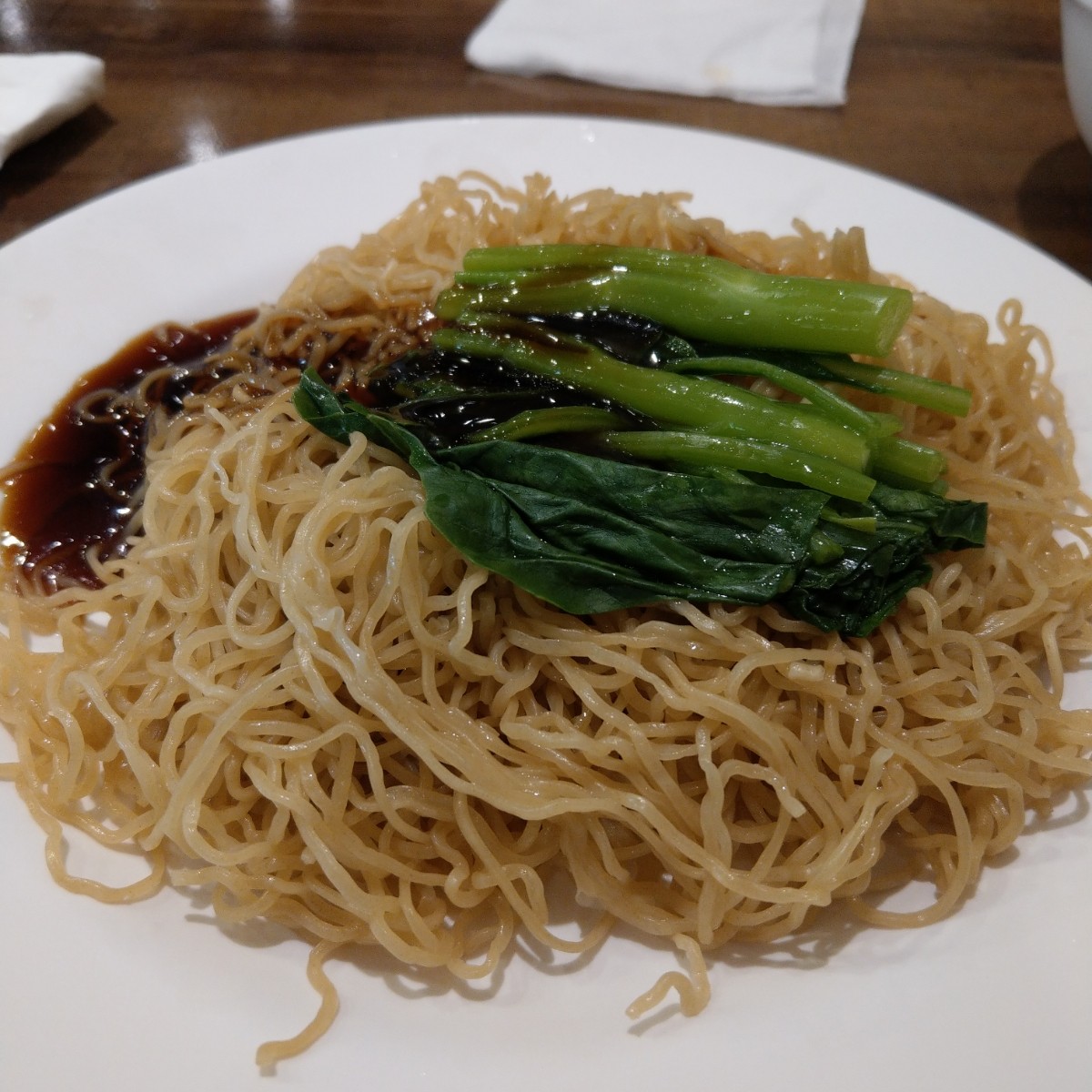 Meal image of 老友記: 吃肉都快吃飽了，撈麵終於上桌。
麵體沒什麼嚼勁很容易斷，在拌開蠔油醬汁的時候沒辦法很好的攪拌。
撈麵 shot by IN老師