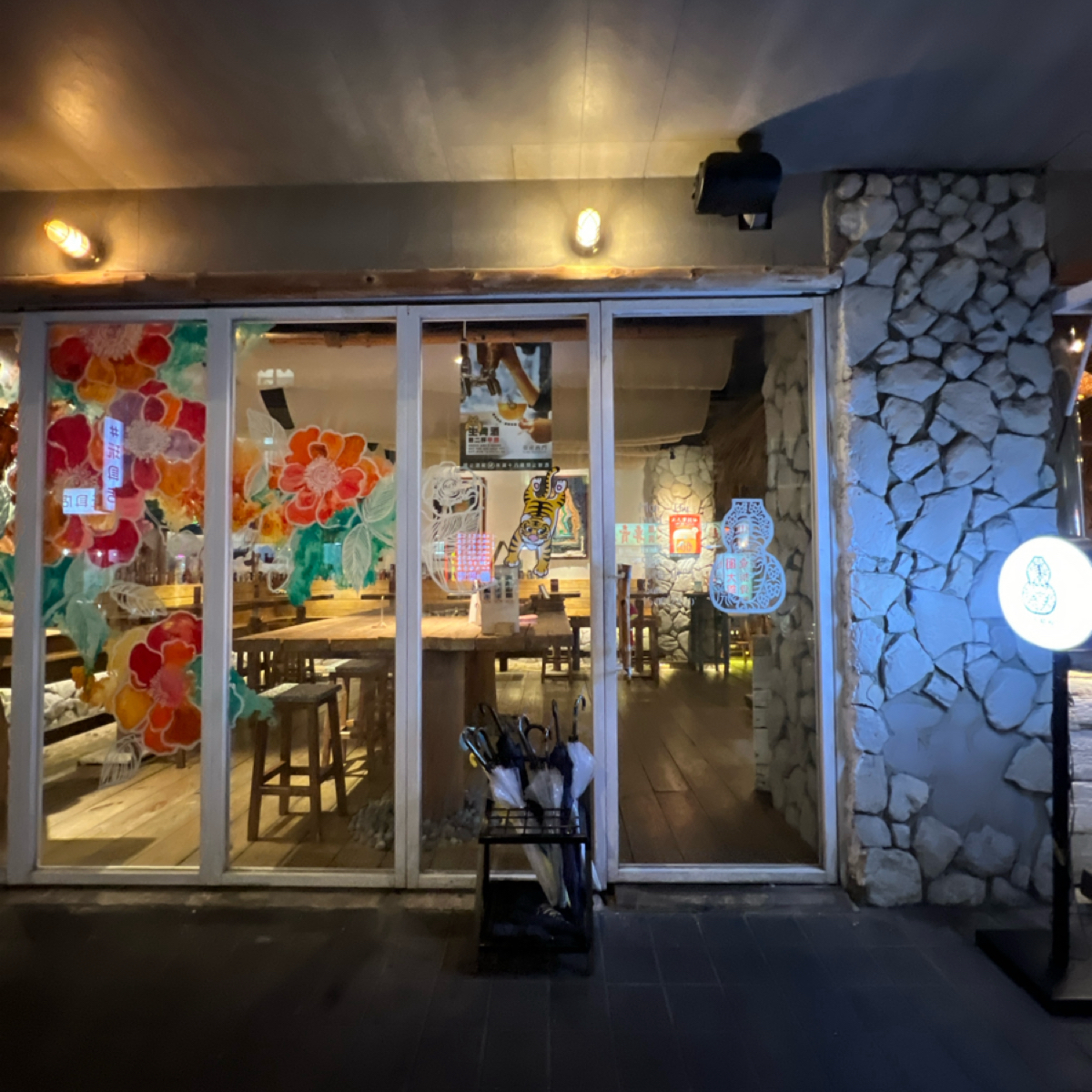 Vibe image of Driftwood 西門町:  shot by Will