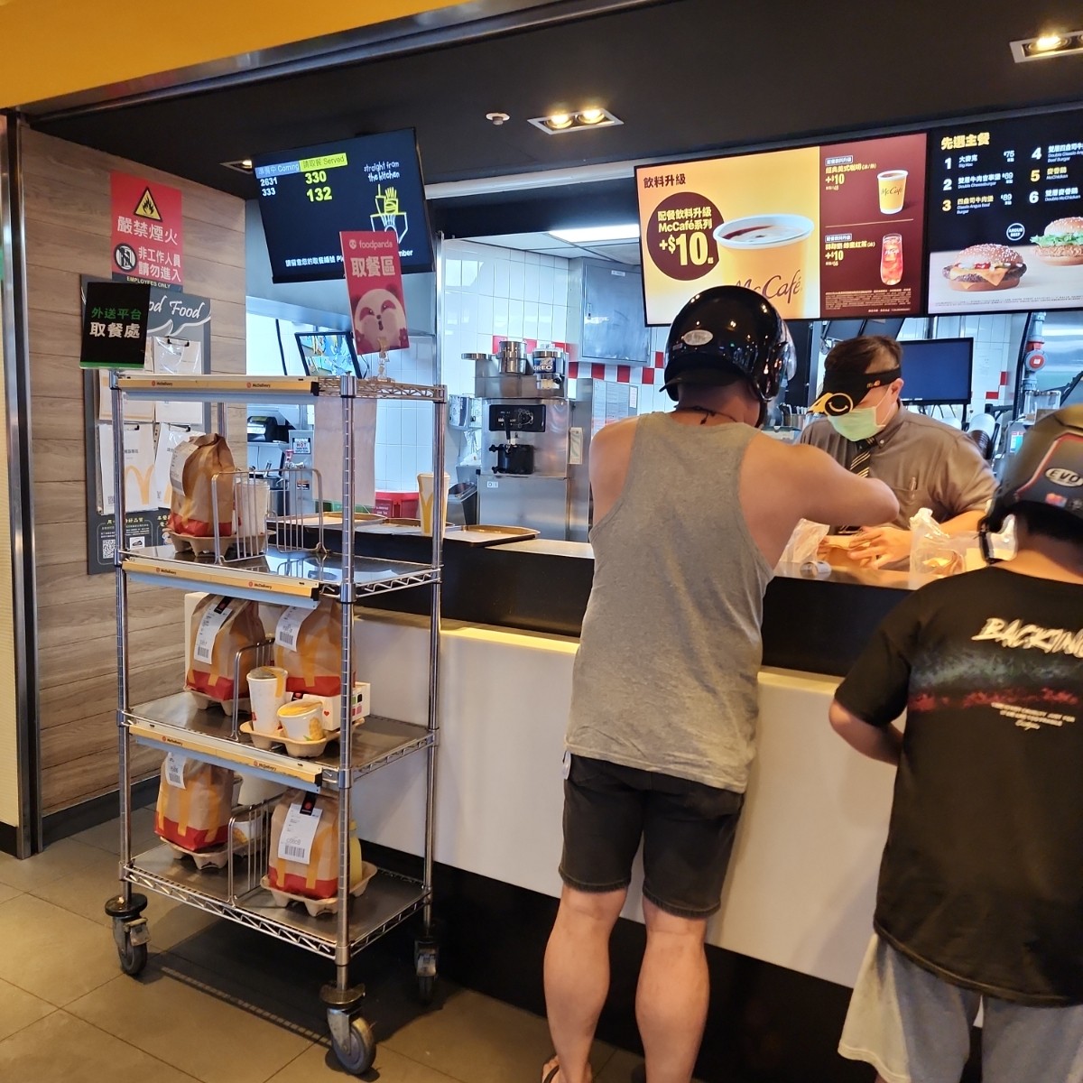 麥當勞-中和中山餐廳 的外觀氛圍圖片：取餐區 由SINCIH 拍攝