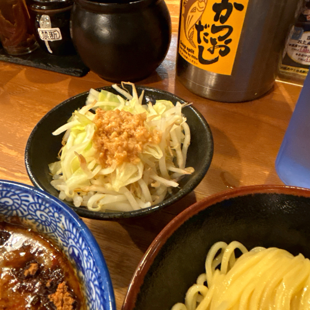 Meal image of 麺や兼虎 天神本店: 小份麵量可以換一份加料或是燙青菜 shot by 秋桑