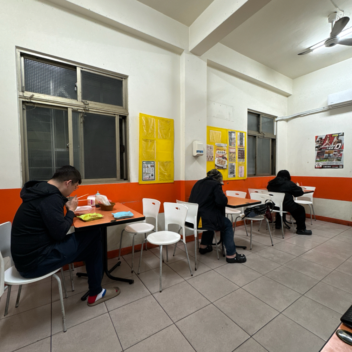 Vibe image of 呷飽堡早餐店:  shot by Sophie Yao Cheng Cho