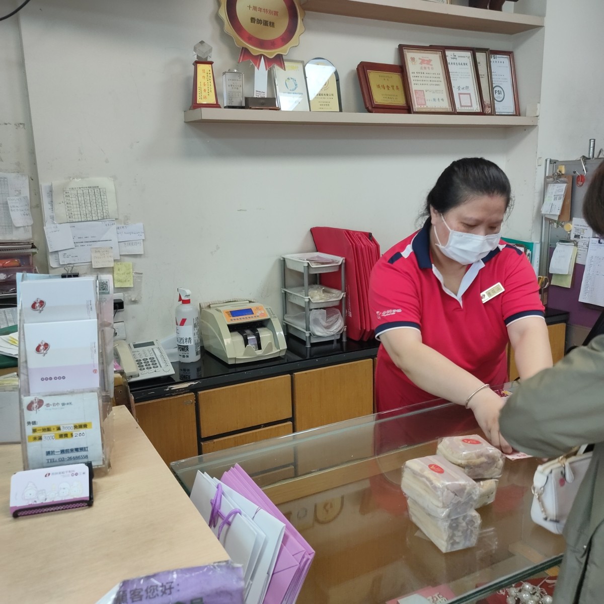Vibe image of 香帥蛋糕 汐止店: 櫃檯區 shot by money money