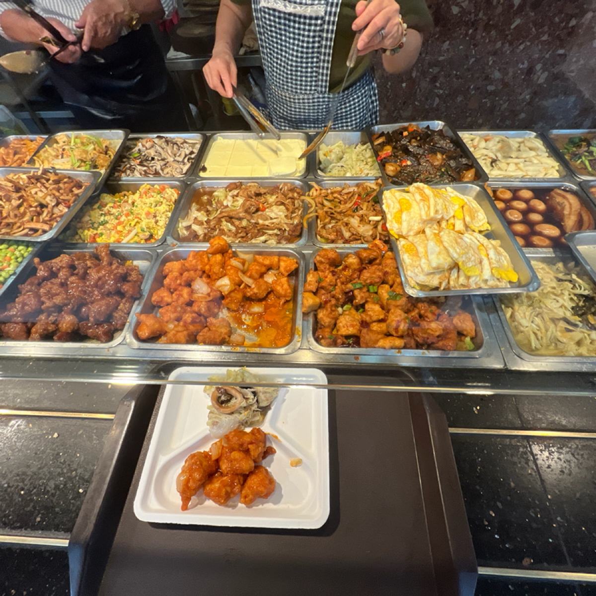飯點美饌自助餐 （原阿忠自助餐） のレストランの写真：餐點 by動吃動吃動吃 