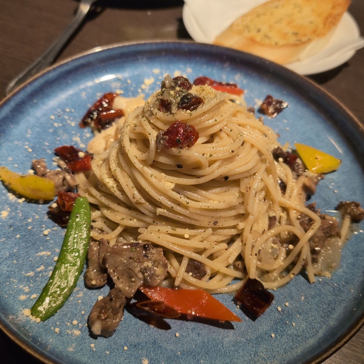 尼西義大利麵 のレストランの写真：宮保香料羊肉義大利麵 by句點 