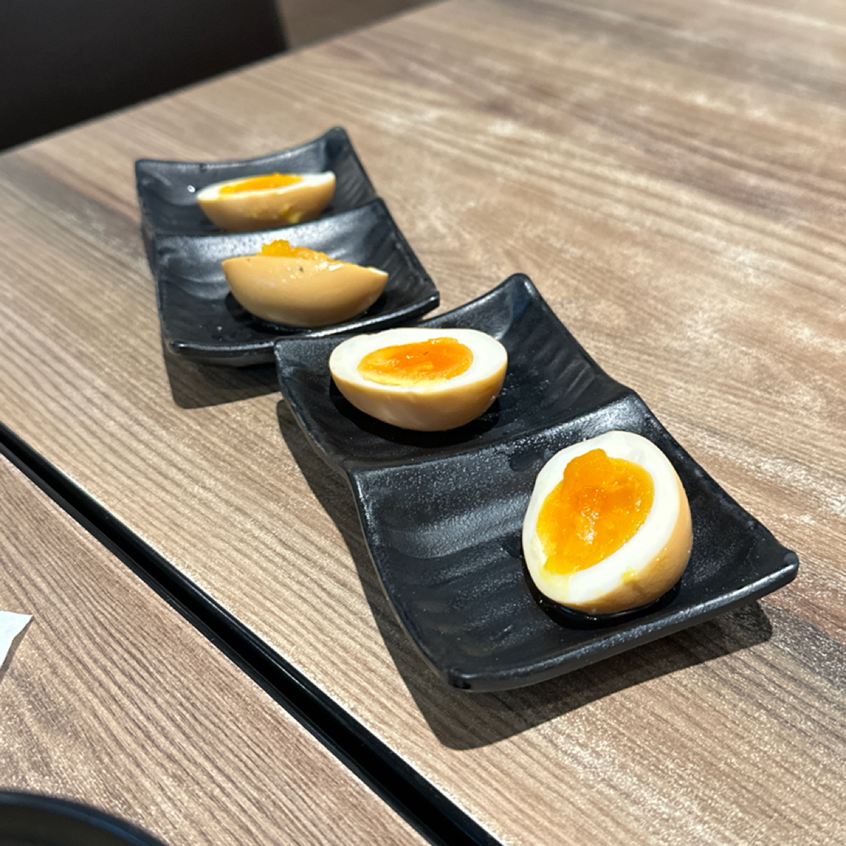 北海道炙燒拉麵 集美店 のレストランの写真：溏心蛋*2 byYY 