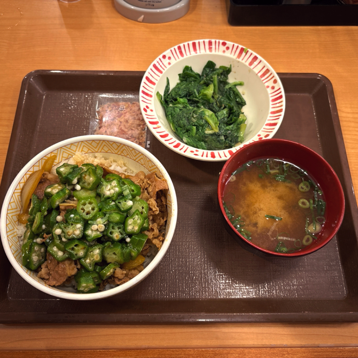 Meal image of すき家Sukiya  高鐵台中店: 秋葵牛丼套餐 shot by Brenda